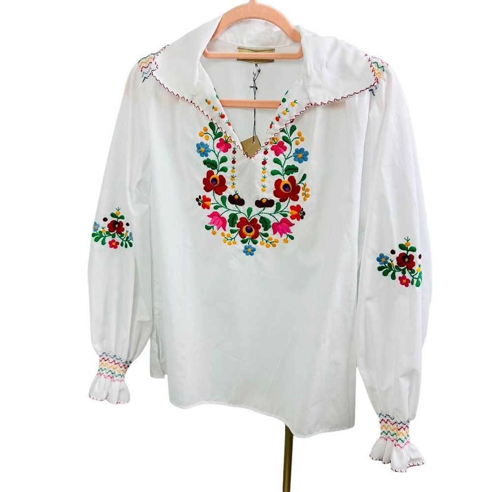 NWT Muzungu Sisters Top Women’s Size Medium Floral Dora Hand Embroidered Hungari